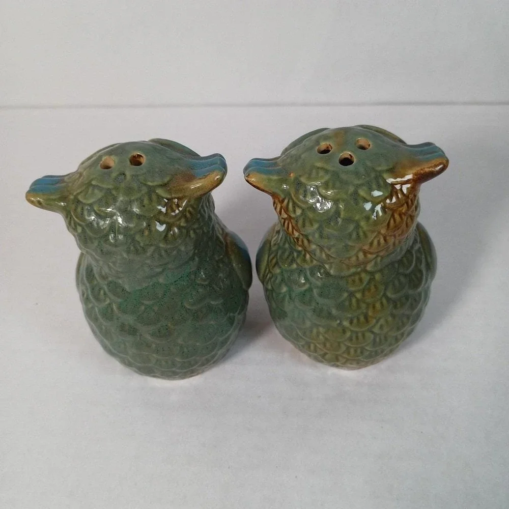 Vintage MCM Glazed Ceramic Clay Owl Salt Pepper Shakers 3.5